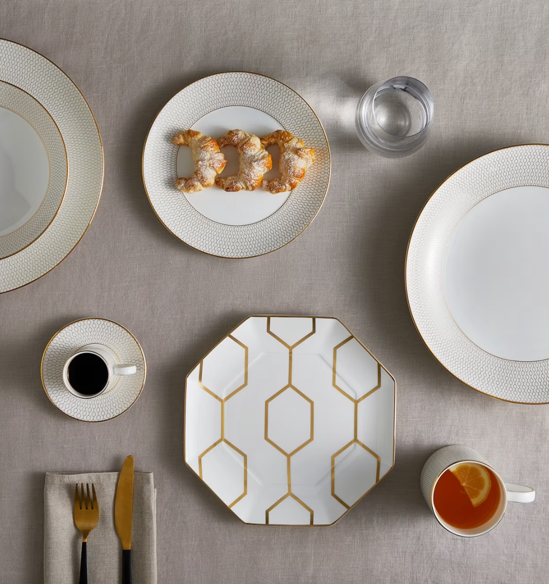 Elegant Dining Plate with Gold Accents - Gio Gold Collection
