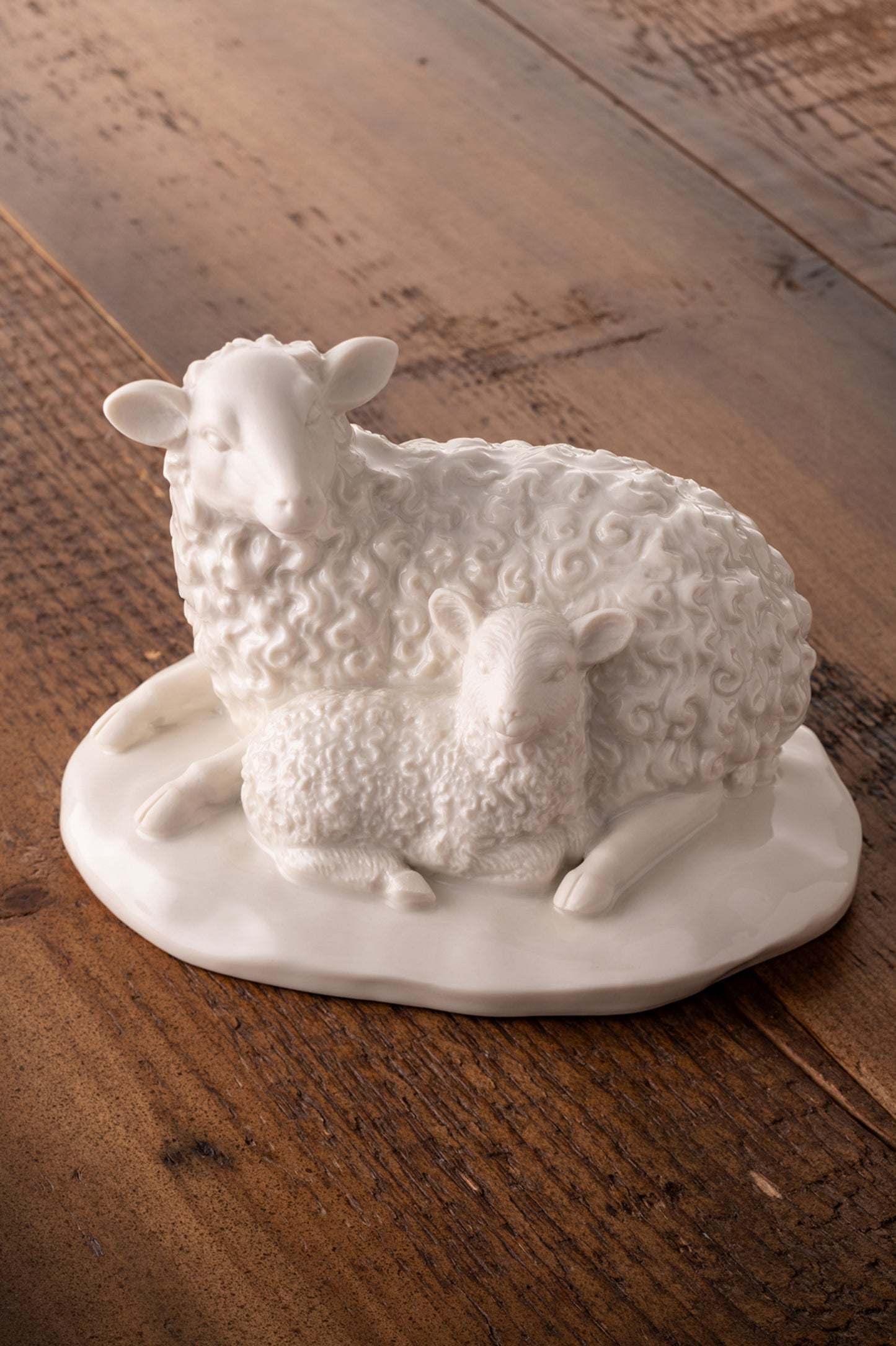 Belleek Classic Sheep & Lamb Ornament
